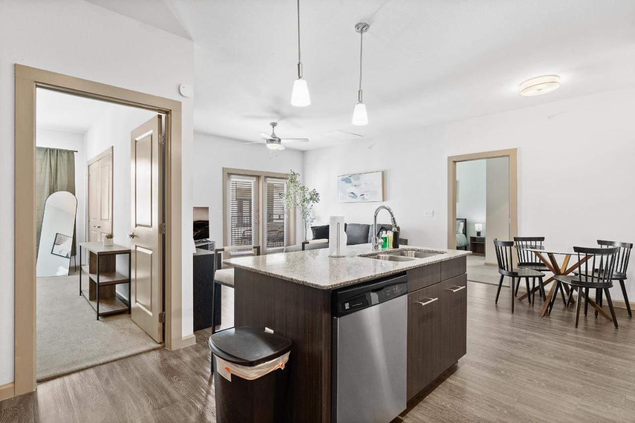Luxe 3B/2B Getaway - Pool, Gym, Parking, Pet Wash Apartment Leander Ngoại thất bức ảnh
